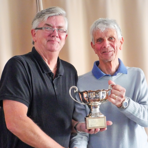 David Boyd (Chester) receiving the w/e Hcp AC league trophy from Fed Chairman Paul Rigge