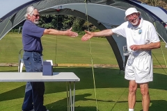 2020-Winner-Ian-Vincent-accepts-the-Treasurers-Tankard